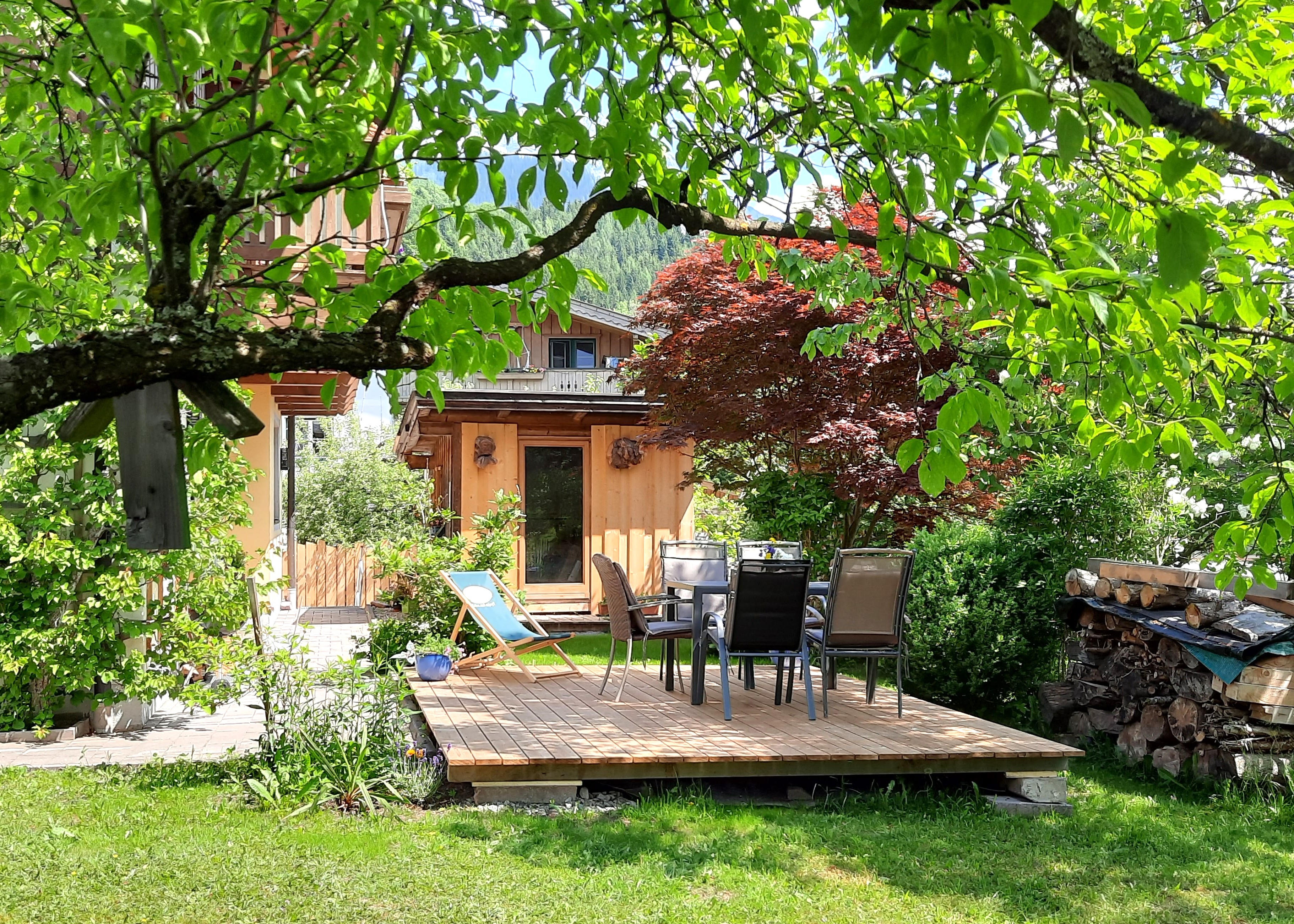 Natur Ferienwohnung Leogang EschenWald gemütlicher Gartenbereich Sonnenterrasse